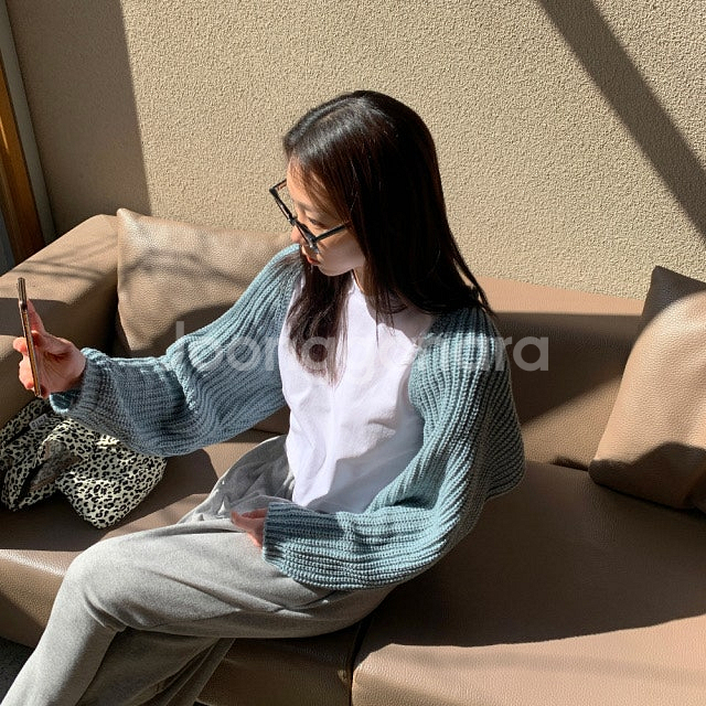 새상품) 니트 크롭 볼레로 가디건 쓰리타임즈 다이애그널 마뗑킴 스컬프터--4