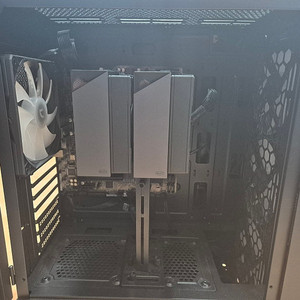 라이젠 8700G 데스크탑 팝니다