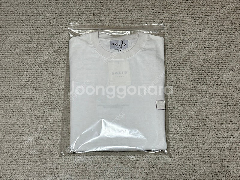 24ss 솔리드옴므 백로고 반팔티 팝니다.(새제품)--2