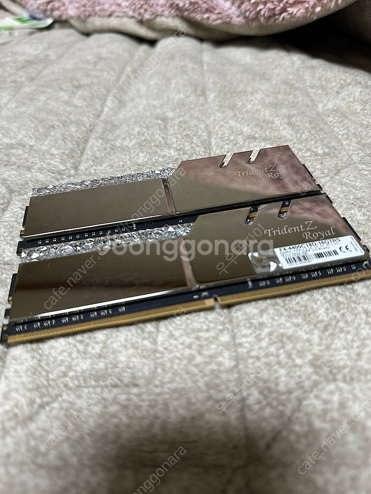 지스킬 로얄 DDR4 4400 CL18 16GB (8*...--0