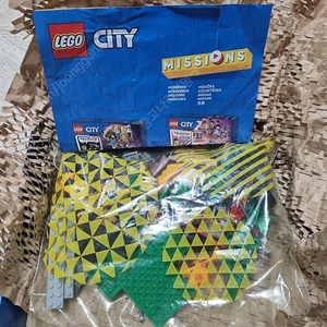 레고 lego city 60353 판매합니다