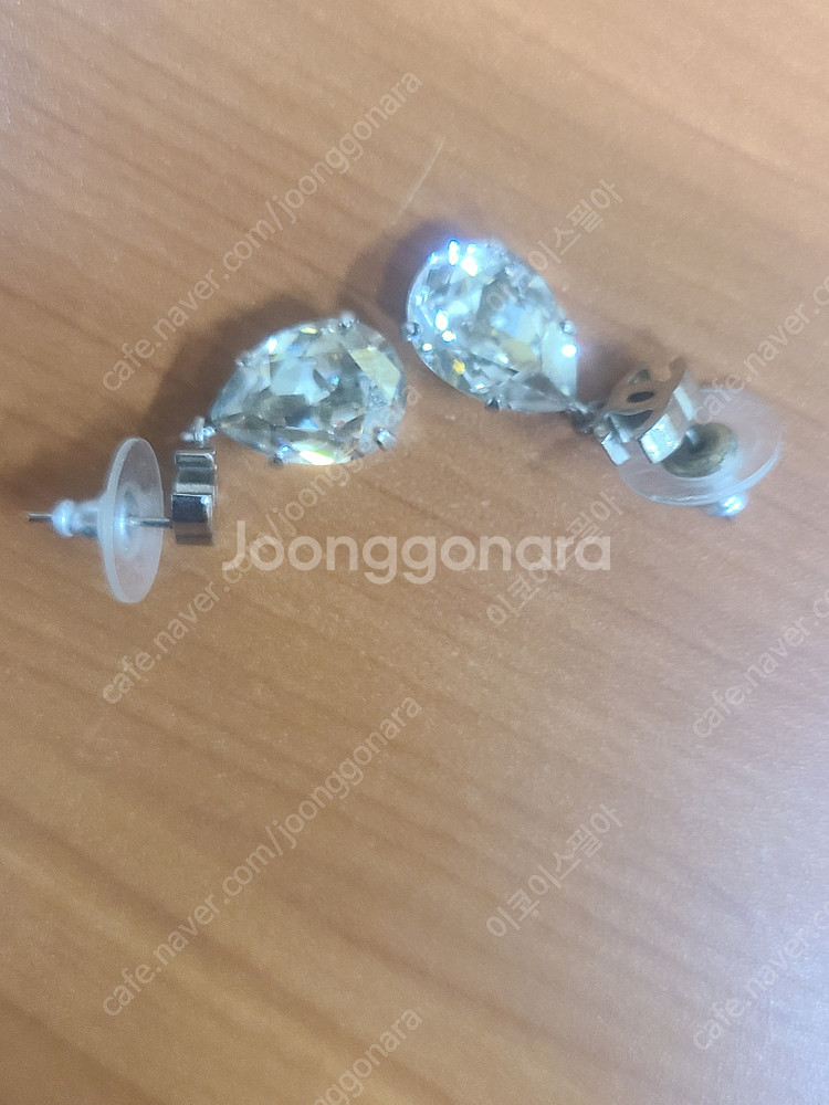 정품 샤넬 은장 크리스탈 귀걸이. 팝니다 정품 각인 인...--2