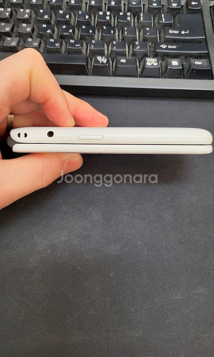 ALT스타일폴더 32GB 화이트 무잔상 상태좋은 중고9...--5