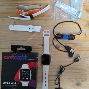 샤오미 스마트 워치 어메이즈핏 Amazfit GTS4 Mini 문라이트 화이트