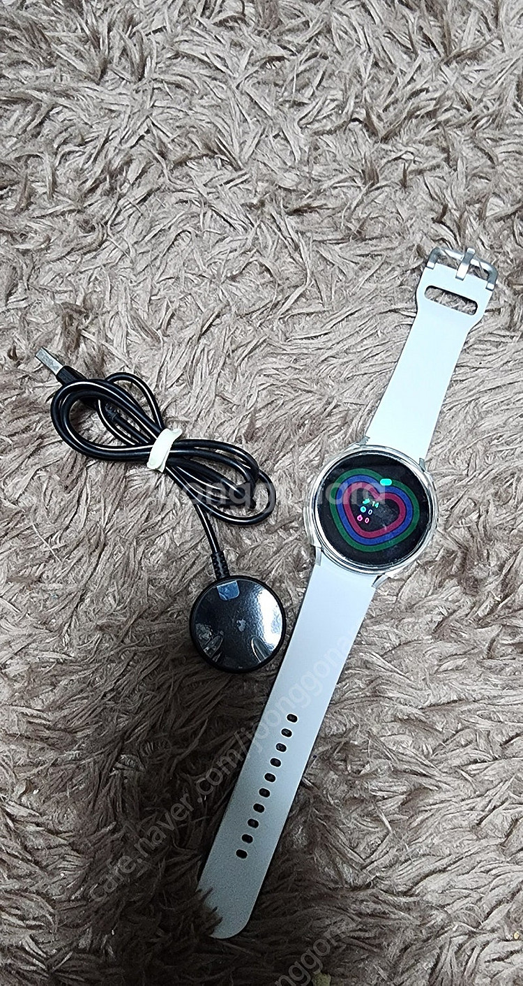 상태좋은 갤럭시워치4 44mm 실버판매합니다--0