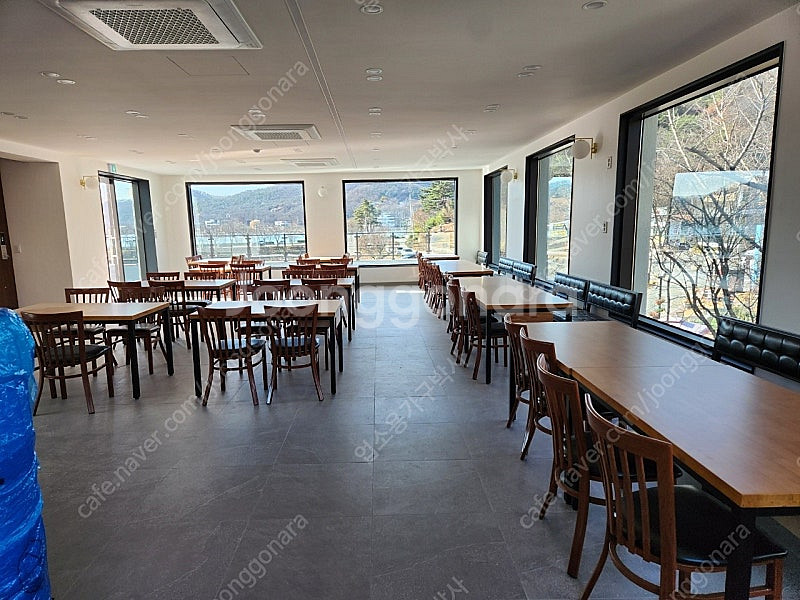 업소용 식탁 의자 테이블 함바 구내 식당 한식 마라탕 식탁 고기집 불판 자연목 4인용 원형식탁--1