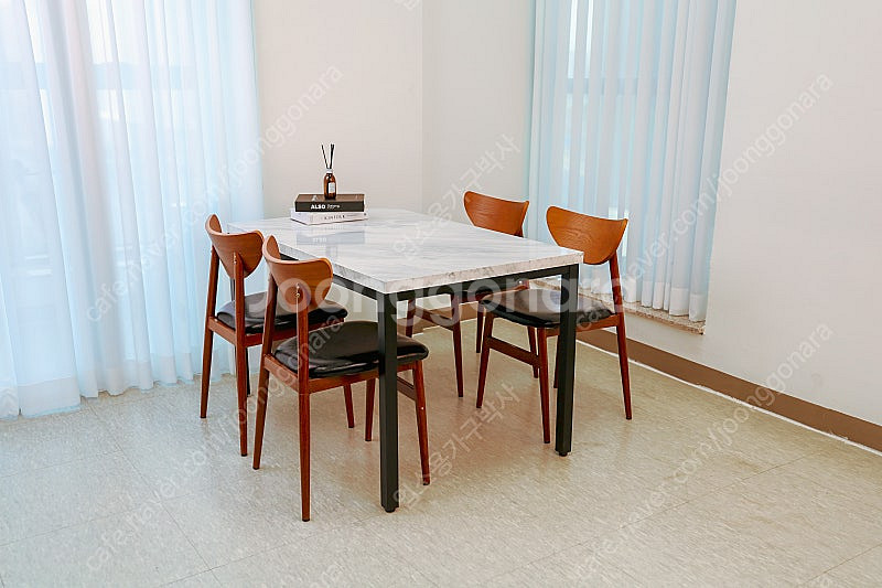 업소용 식탁 의자 테이블 함바 구내 식당 한식 마라탕 식탁 고기집 불판 자연목 4인용 원형식탁--3