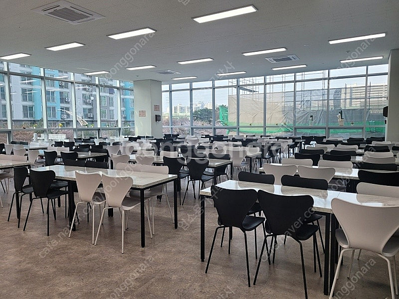 업소용 식탁 의자 테이블 함바 구내 식당 한식 마라탕 식탁 고기집 불판 자연목 4인용 원형식탁--9