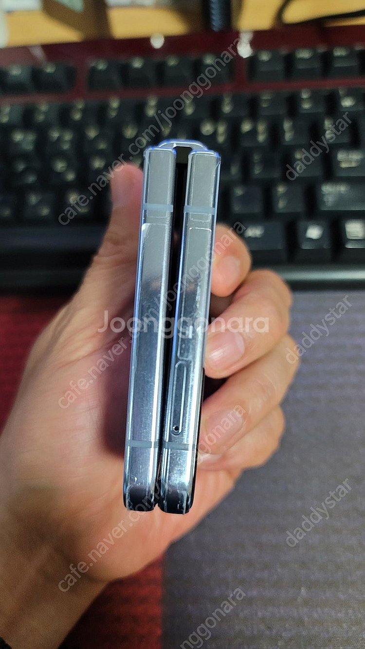 skt 갤럭시 z플립4 512g 블루 25만원 판매합니...--6