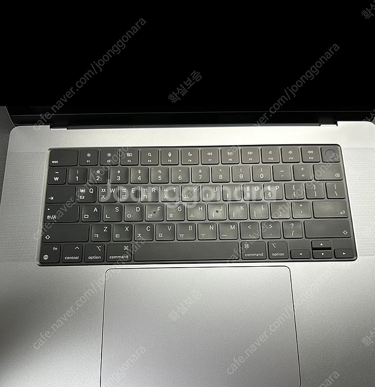 MacBook Pro 16 2021--3
