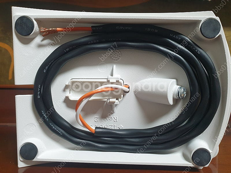 Bose 보스 쥬얼큐브(흰색) 스탠드포함.--3