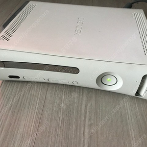 XBOX360 본체 + 키넥트 판매합니다.