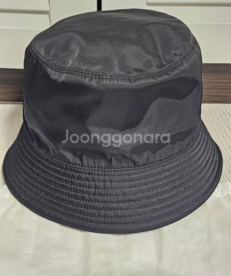 정품 남여공용 프라다 리나일론 버킷햇 M(58cm)--5