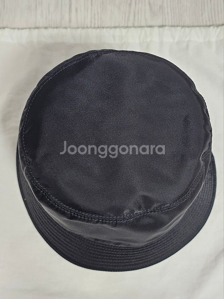 정품 남여공용 프라다 리나일론 버킷햇 M(58cm)--6