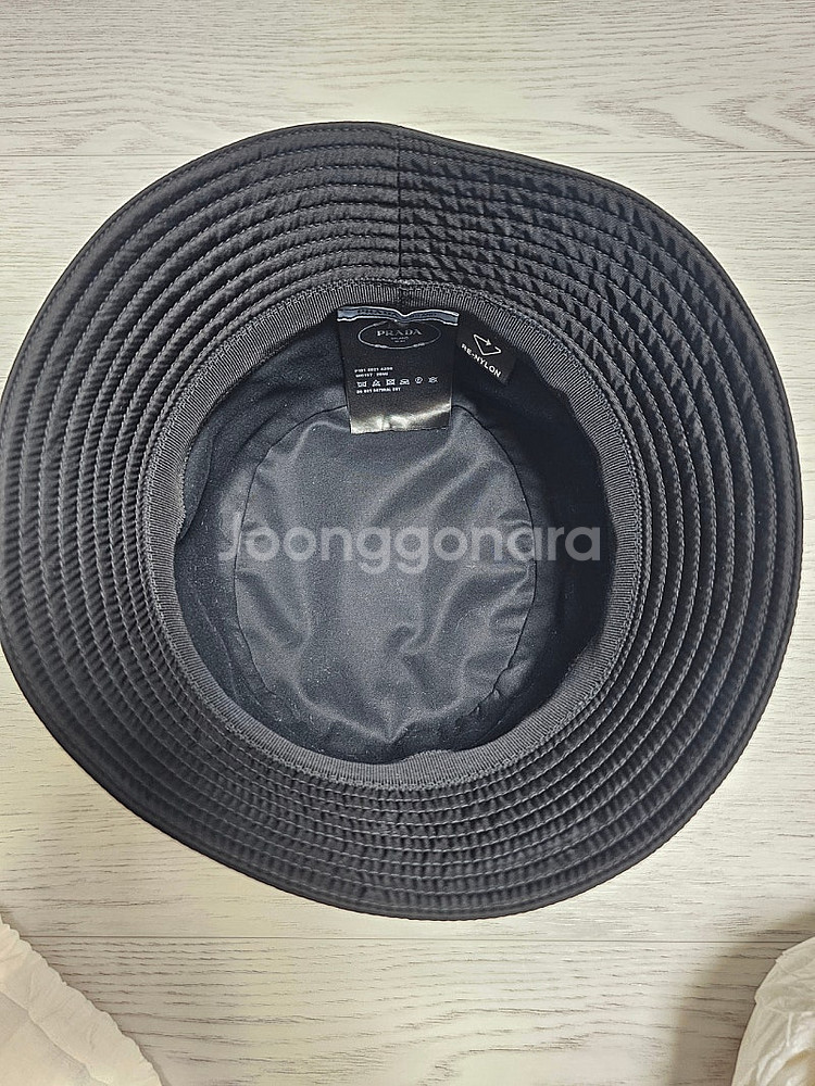 정품 남여공용 프라다 리나일론 버킷햇 M(58cm)--7
