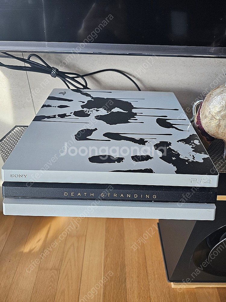 PS4 Pro 데스스탠딩 에디션 및 기타 정품 팝니다.--1