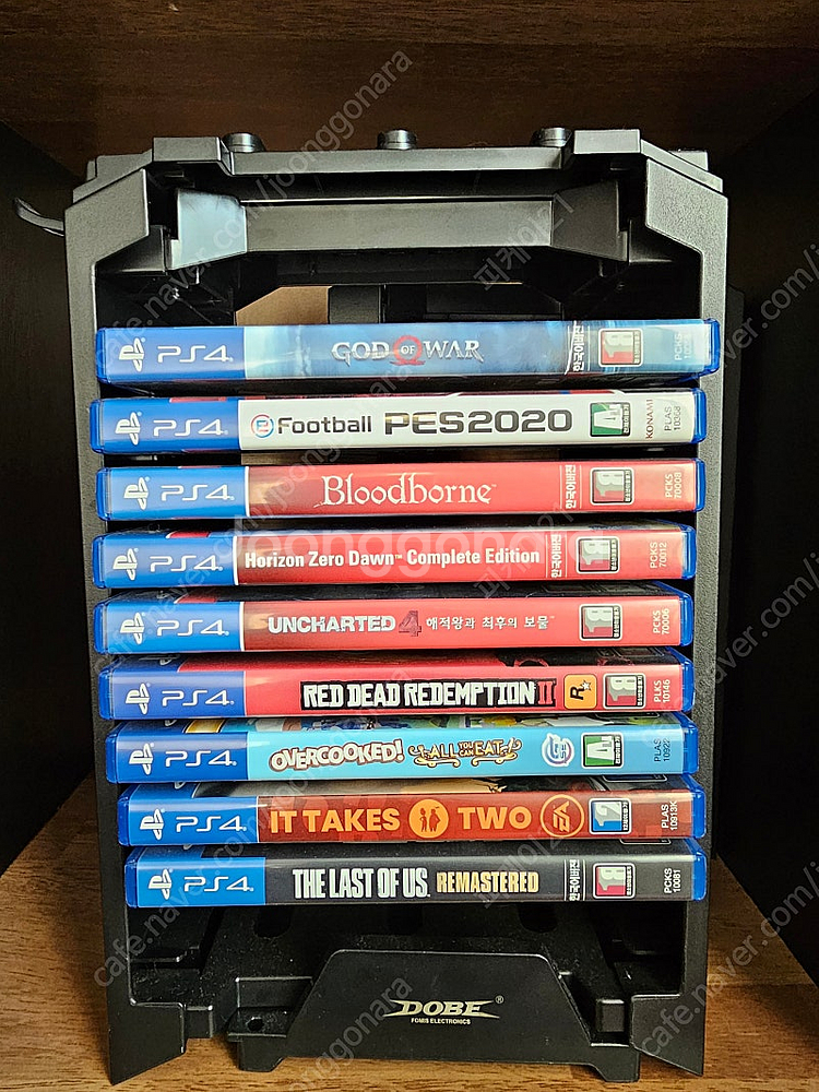 PS4 Pro 데스스탠딩 에디션 및 기타 정품 팝니다.--3