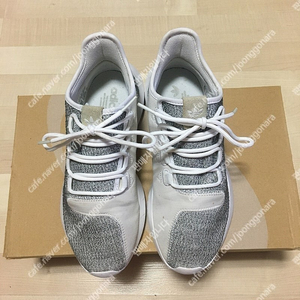 아디다스 오리지널스 튜블라 쉐도우 운동화 아디다스 런닝화 TUBULAR SHADOW 250size 판매합니다