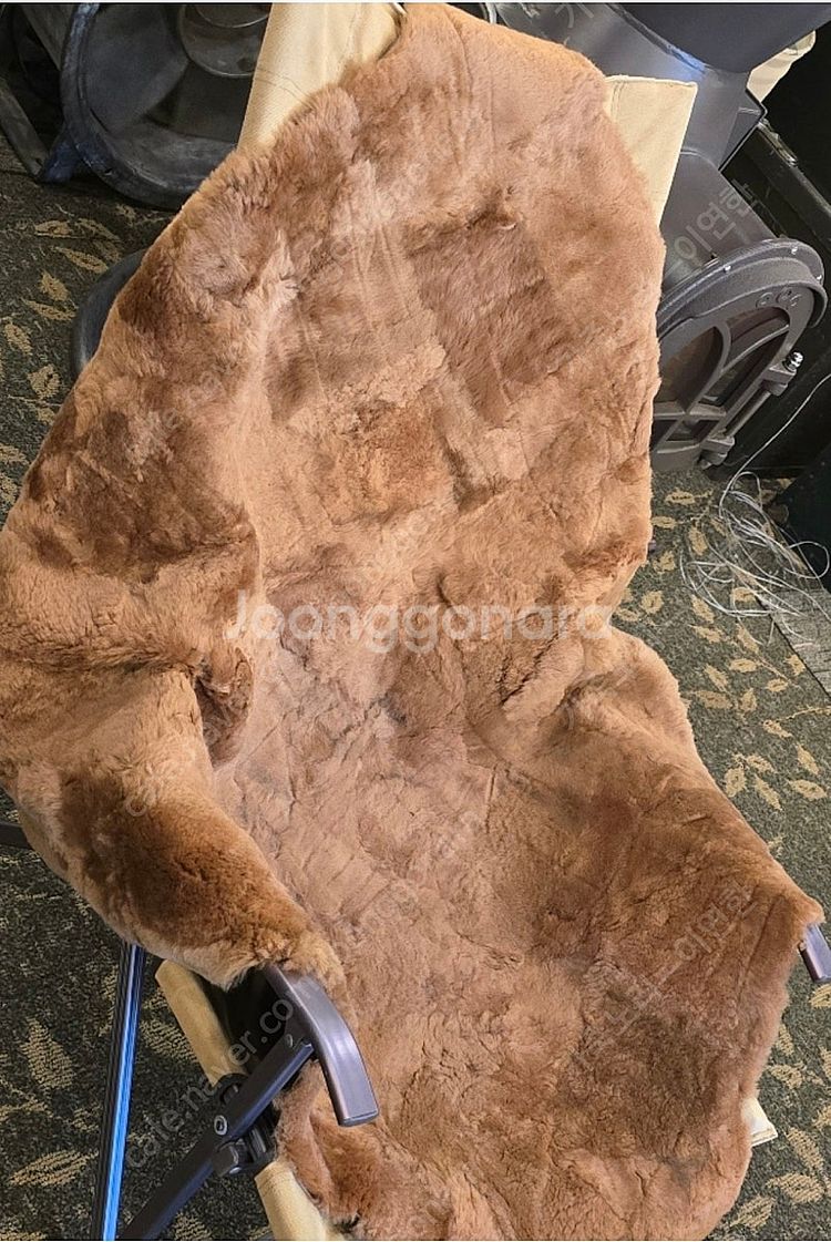 여러가지 캠핑용품 판매합니다. 양털 러그, ,알미늄 척...--4