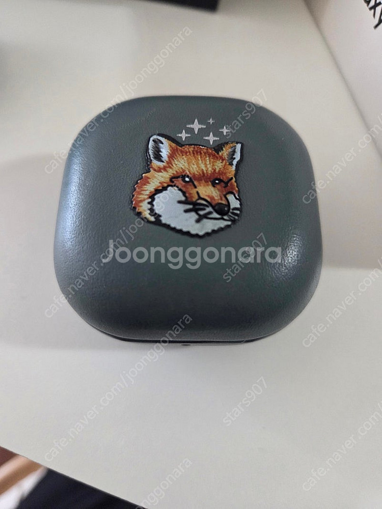 갤럭시 버즈2 메종키츠네 에디션--2