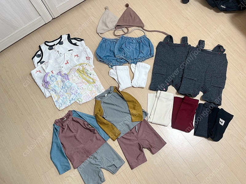 쌍둥이 옷 (xs사이즈) 베이비 일괄 + 모자 추가--0