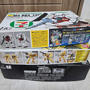 (가격내림)[HGUC][한정] 건담 G30th + 트레일러 풀컬러 코팅. HG 세븐일레븐 한정 퍼스트 건담 골드 인젝션 컬러 /MS-06S ZAKU 2 세븐일레븐