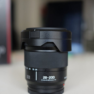 루믹스 28-200mm 렌즈