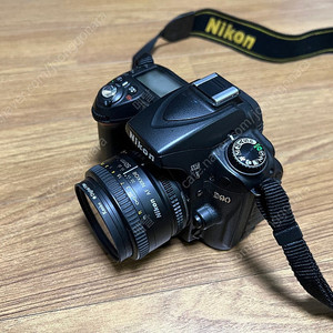 니콘 D90 카메라 및 니콘 50mm F1.8D 렌즈