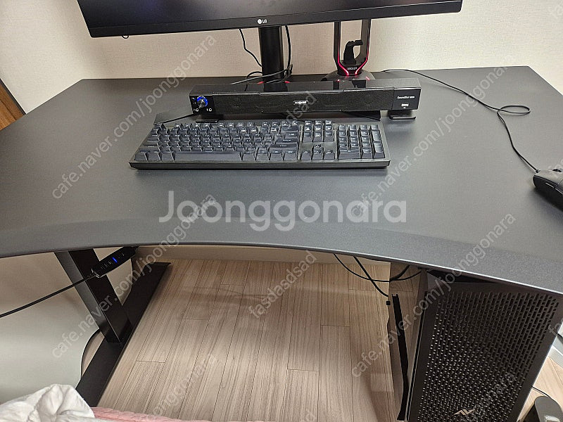 루나랩 1200 커브형(PC홀더 포함)블랙 컴퓨터 책상...--2