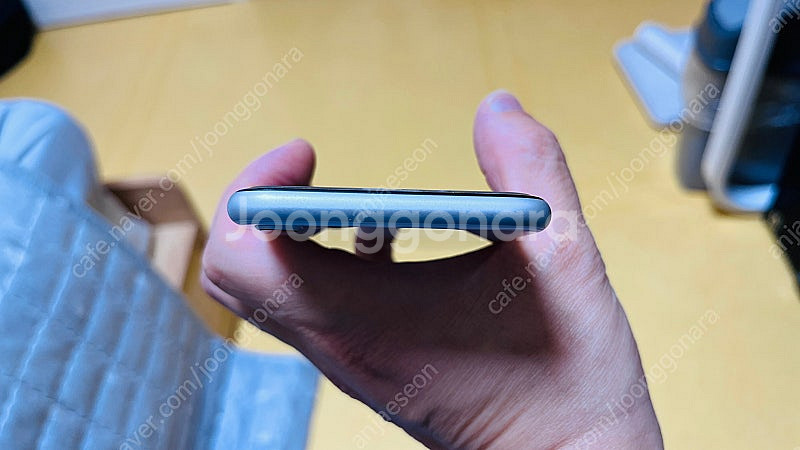 아이폰SE2 64GB 일본판--9