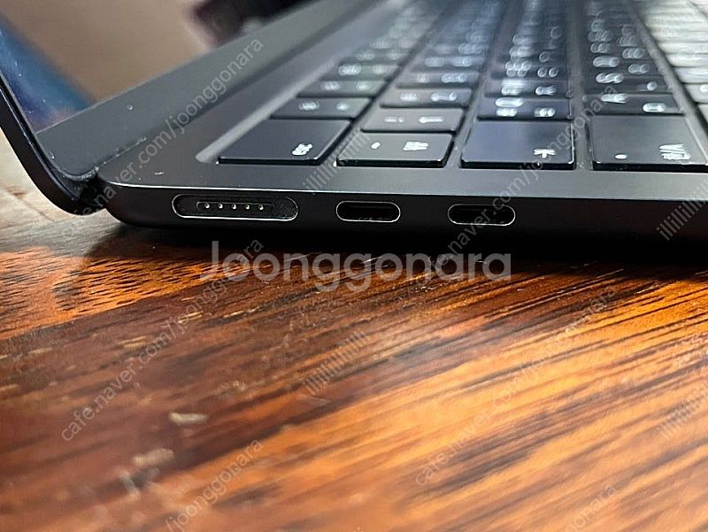 맥북에어 13인치 M2 기본형 16GB/512GB--4