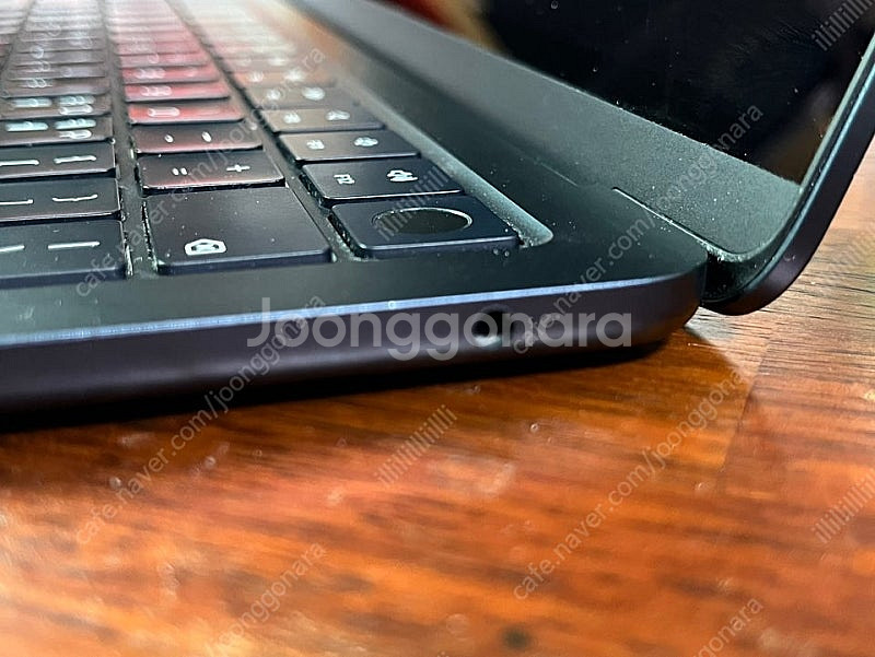 맥북에어 13인치 M2 기본형 16GB/512GB--5