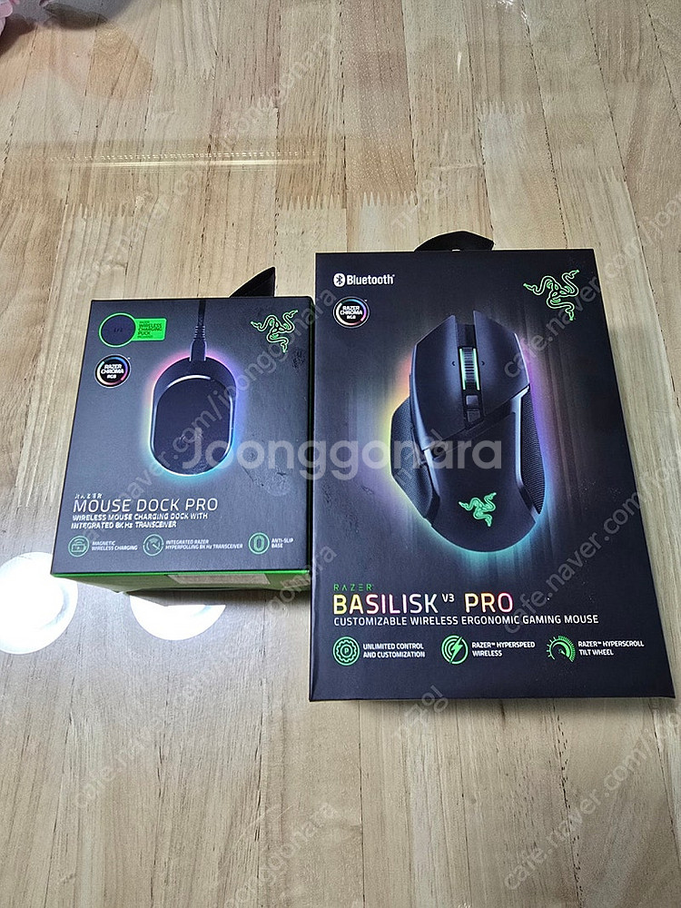 새상품)레이저 바실리스크 V3 PRO 마우스 + 무선 충전 독--0