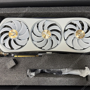 ZOTAC GAMING 지포스 RTX 4080 AMP EXTREME AIRO 화이트