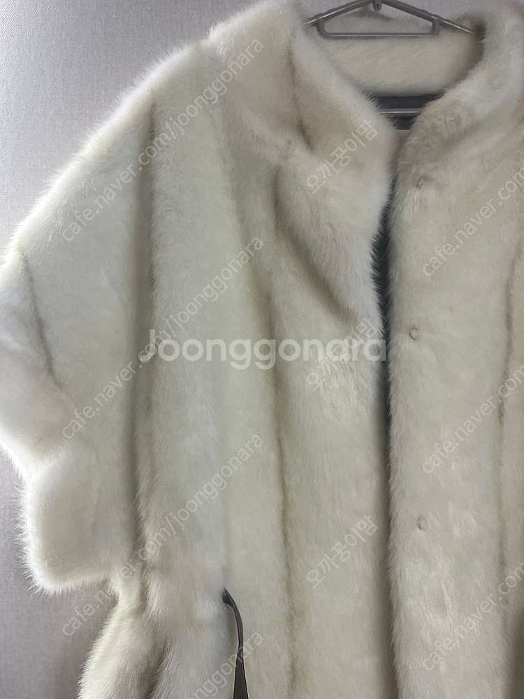 메이드바이위 페이크퍼 케이프자켓--6