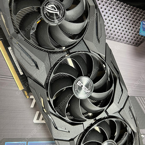 ASUS STRIX RTX2070S 8G 팝니다.