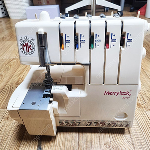 메리룩 merrylock 3070f 오버록 미싱 판매합니다.