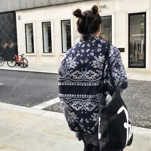 투머치토커 페이즐리점퍼