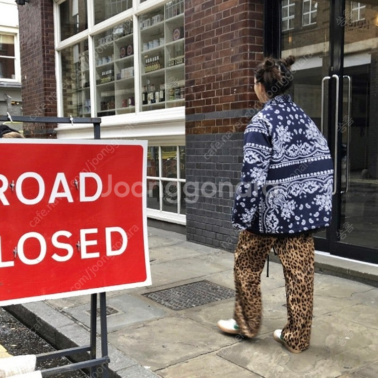 투머치토커 페이즐리점퍼--5