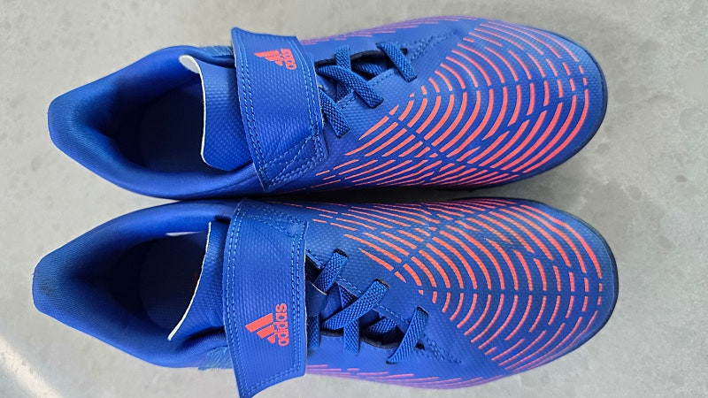 풋살화,축구화 아동 230 두가지 묶음판매--1