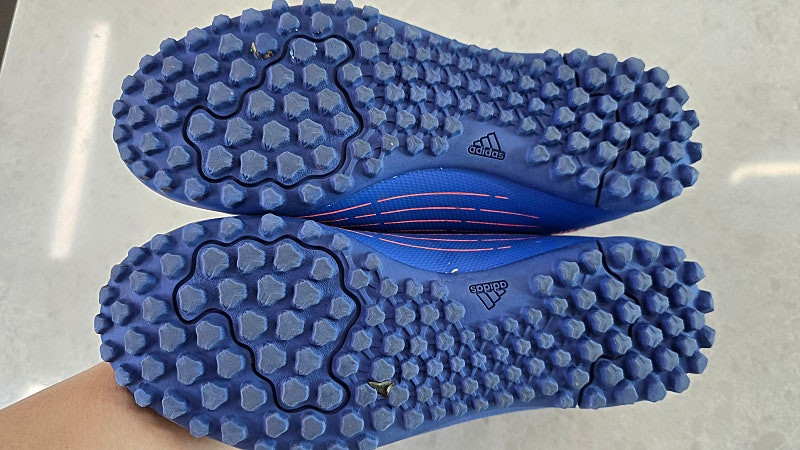 풋살화,축구화 아동 230 두가지 묶음판매--2