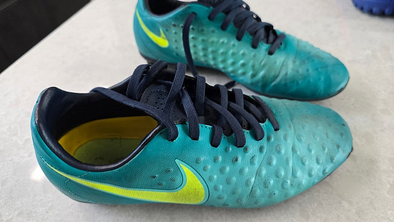 풋살화,축구화 아동 230 두가지 묶음판매--5