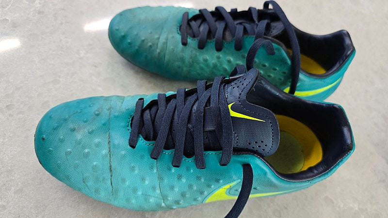 풋살화,축구화 아동 230 두가지 묶음판매--6