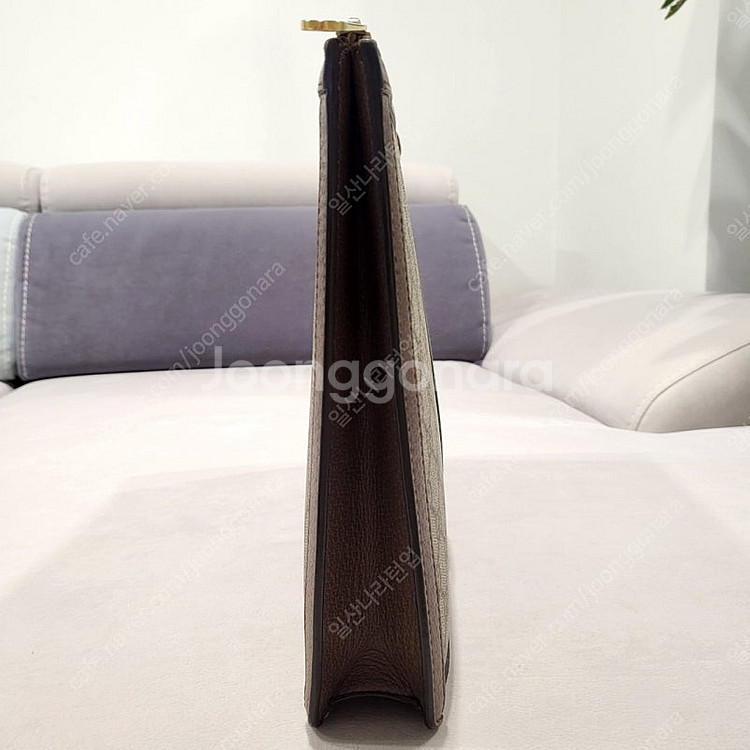 구찌 오피디아 GG 수프림 포트폴리오 클러치 팝니다--8
