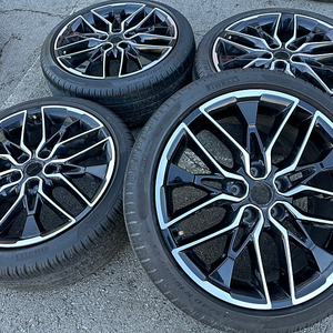 K5 DL3 19인치 중고 휠타이어 세트 팔아요 245 40 19