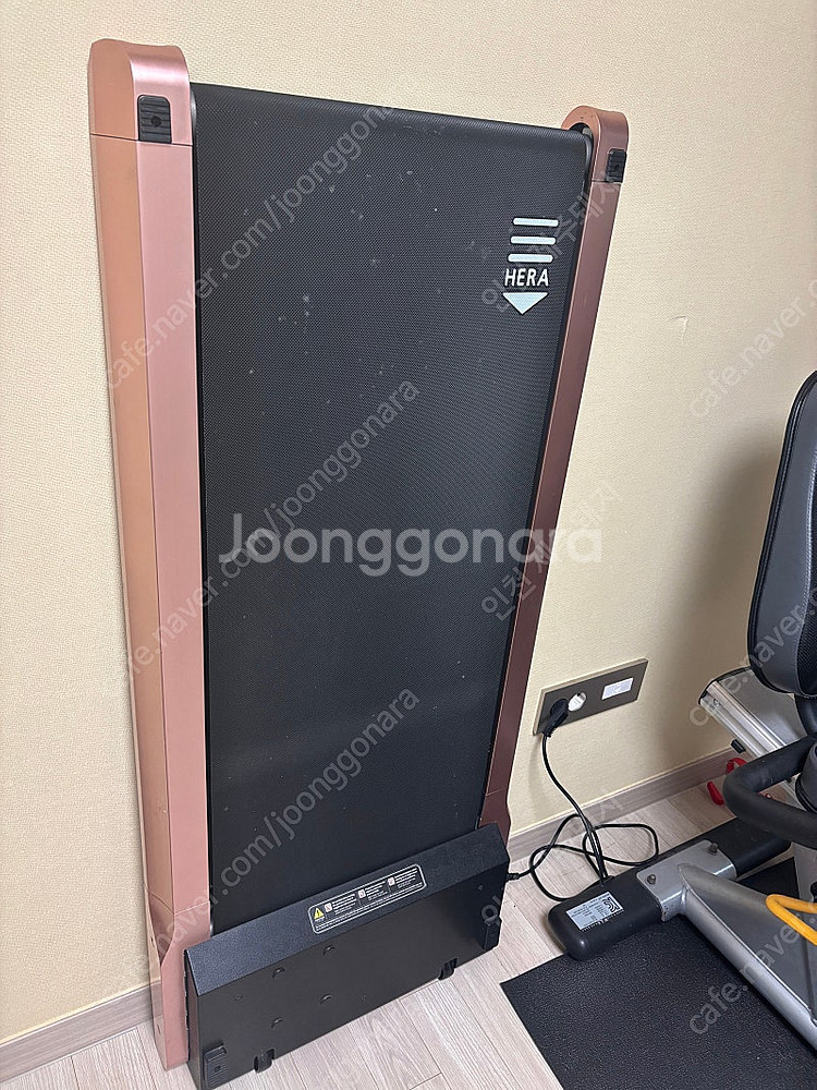 실내 런닝머신. 헬스원 워크로 팝니다--1