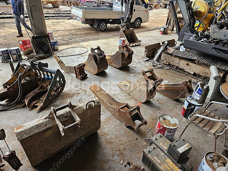02 어태치들 중버켓 니퍼 대버켓 하월버켓 쪽버켓 중고...--1