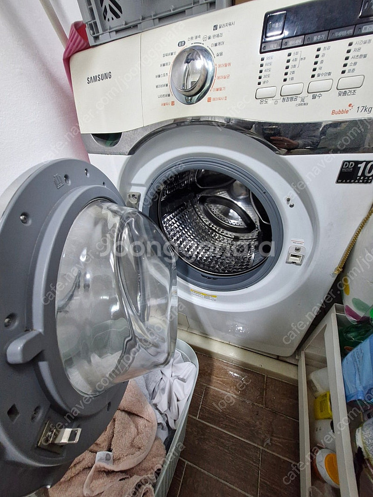 삼성 드럼 버블 세탁기 17kg / 정상작동 / 고장난적 없음 / 아파트 밖으로 빼드림 / WD175ACYKWKR--5