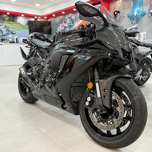 YAMAHA YZF-R1(2022)