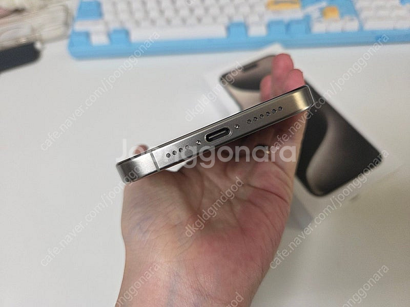 아이폰15프로맥스 내추럴티타늄 256GB 판매합니다.--4